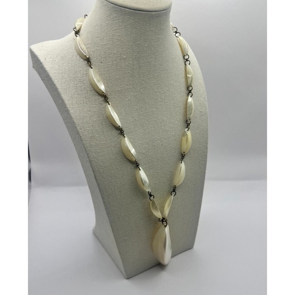 Vintage Mother of Pearl Shell Necklace Pendant Drop - Picture 1 of 15